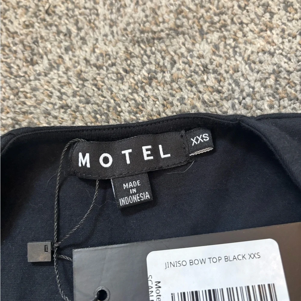 Motel Rocks Bow Tank - Picture 2 of 3